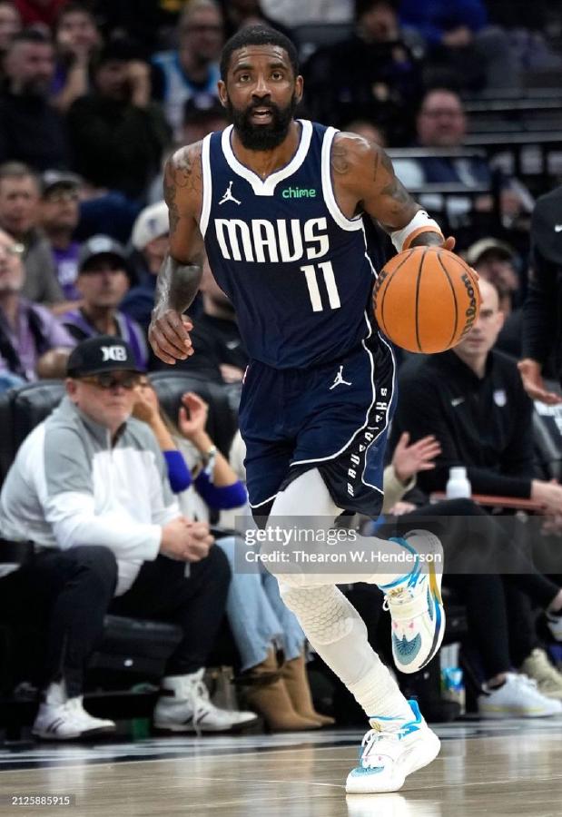 篮球运球的最高境界:欧文控球技术的艺术解析